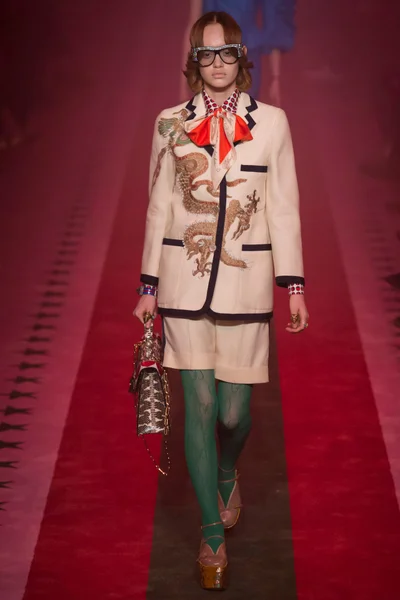 Look 13